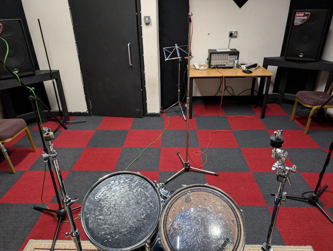 studio 8 carpeted view from kit